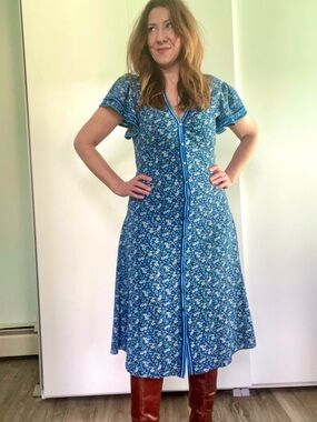 Floral Blue Dress with V-Neck and Ruffle Sleeves - Like New